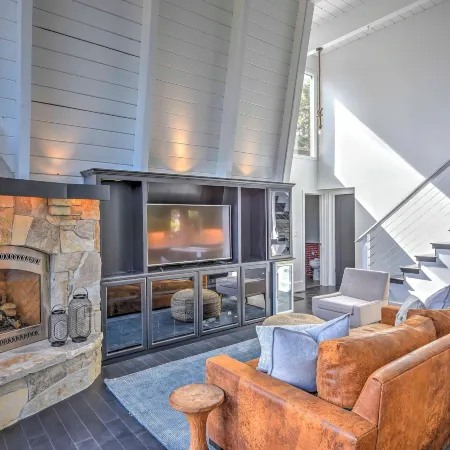 Tahoe City A-Frame Home 10 Mi to Skiing!