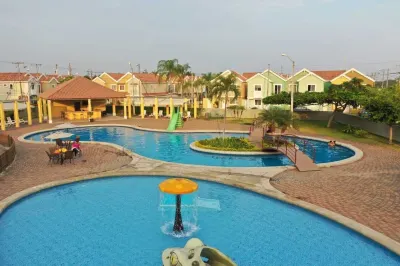 Very nice apartment close to airport. Safe with gated community Hotel a 