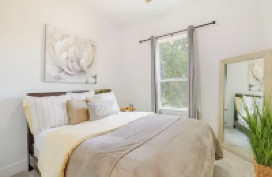 Modern Houston Home w/ Yard, 3 Mi to Toyota Center