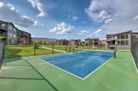 Modern Huntsville Resort Retreat w/ Deck & Hot Tub - Apartments