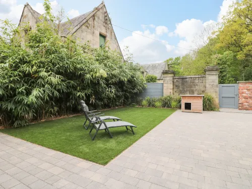 Grey Roofs Hotels in Farley