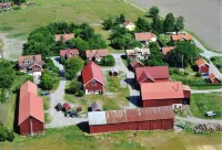 Brunnsta Gård Отели в г. 