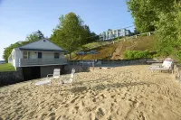 Belknap Point Inn - Beach