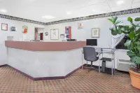 Super 8 by Wyndham Clarksville East