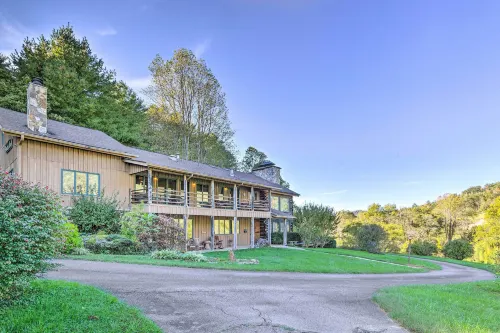River Access, Mtn Views! All-Season Cullowhee Base - ヴィラ