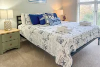 2 Mi to Beach Dog-Friendly Hilton Head Condo!