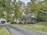 Burgaw House w/ Large Covered Porch & Swing! Hotels in Pender County