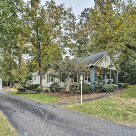 Burgaw House w/ Large Covered Porch & Swing!