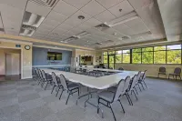 Resort-Style Condo w/ Balcony on Lake Keowee - appartements de vacances