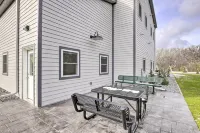 Spacious Recently Built Home < 1 Mi to Lake! -  Privatzimmer