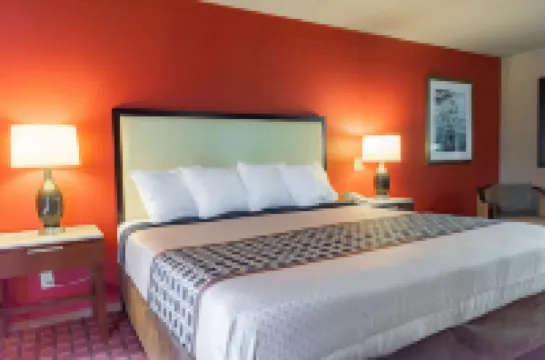 สเปนเซอร์ อินน์ แอนด์ สวีทส์