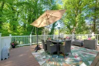 Adorable Beach Cottage w/ Hot Tub & Tropical Bar! - Homestays