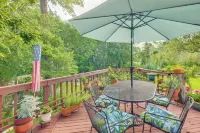 Lovely Bryan Home w/ Deck - 4 Mi to Kyle Field! - Homestays