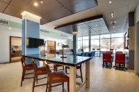 Holiday Inn Express & Suites Galesburg Hotels in Galesburg