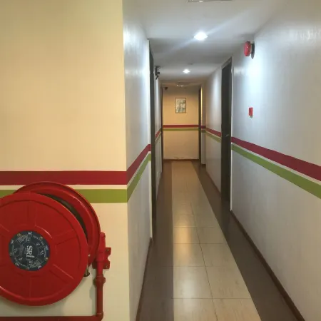 Red Tomato Hotel