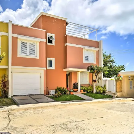 Private Pool + Rooftop Views Near Seven Seas Beach