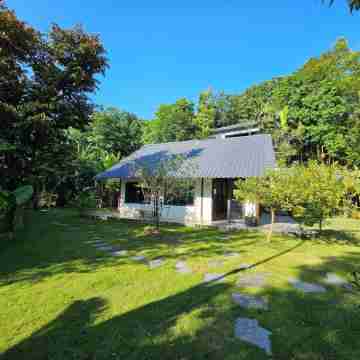 Lake House Hotel Exterior