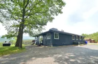 Black Bear Cabin - The Mountain Retreat!