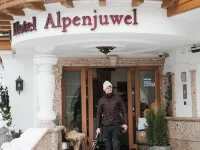 Hotel Alpenjuwel 4 Sterne Superior Hotels in Tux