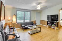 Crescent City Home w/ Charcoal Grill: Near 3 Lakes