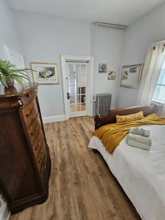 Dazzling Oceanview-4 Train Stop Logan Airport