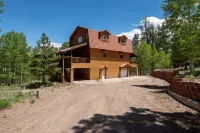 Cozy Cabin w/ Hot tub near amazing fishing lake!