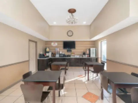 小石城北部-麥凱温德姆速8酒店 北小石城酒店