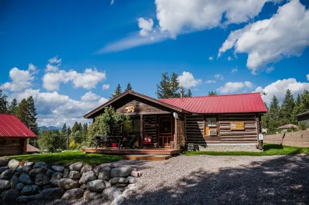 Authentic Vintage Cabin 9 Miles from Glacier