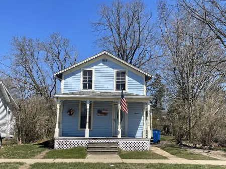 Full House: Hillsdale Cottage. Walking Distance to College! Across from Handmade
