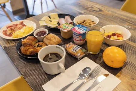 Hôtel Paris Madrid Отели в г. Ли-Э-Микс