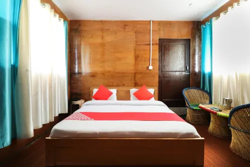 Silver Dew Resorts and Restaurant فنادق في Kempty Range