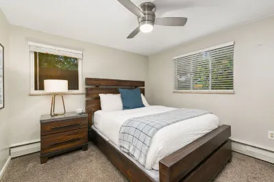 Sage Suite | Calm & Earthy Stay Near Old Town Hotel a 
