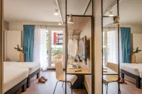 Appartement T2 en bord de mer Hôtels à : Roquebrune-Cap-Martin