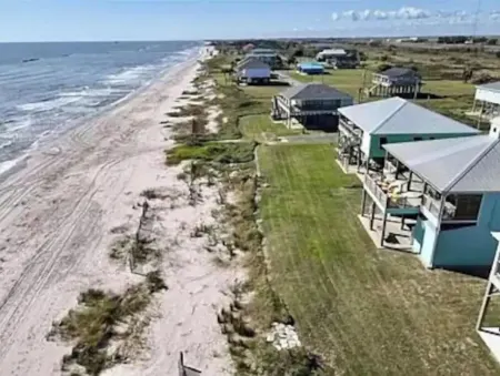 Spacious 4-bedroom home on quiet Gulf Coast beach