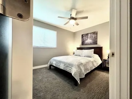 Butterfly Park Retreat #2 - Centrally located to Decorah's Top Attractions!