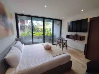 Deluxe Studio Suite in new Celebrity designed  Building, 2 blocks from beach.