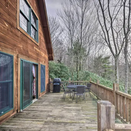 Beech Mountain Cabin w/ 180° Views: Near Hiking!