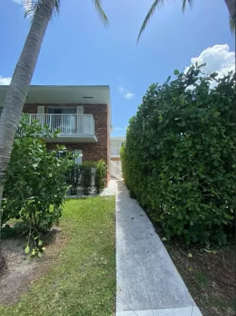 Cozy Beach Apartment in Key Biscayne —5 min walk to Beach