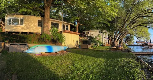 Cozy lakeside home with incredible sunsets