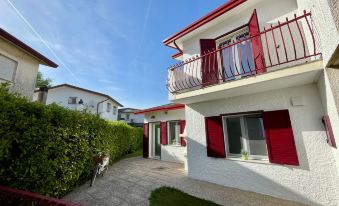 Spacious villa on two floors with corner garden