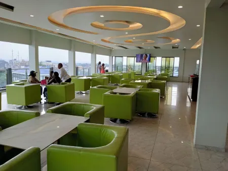 Hotel Indigo Отели рядом с достопримечательностью «ROND POINT SUPER LEMBA»