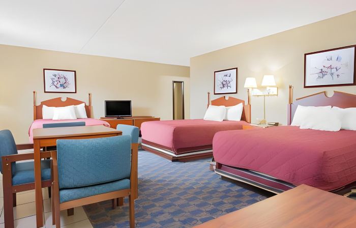 Ramada by Wyndham Angola/Fremont Area