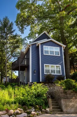 Waterfront Adventure & Relaxation: Kayaks, Sup, and Hot Tub on Site Hotels near Melody Park