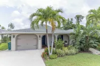 Villa Costa  – Walk to Beach-- Relax, Play, Enjoy!  Beautiful Memories Await!