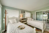 Saltwater Pool | Coastal Family Retreat -  Privatzimmer