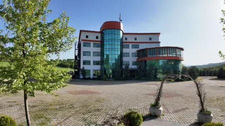 LİNA GARDEN OTEL ve KIR DÜĞÜN SALONU Отели в г. Koklu Koyu