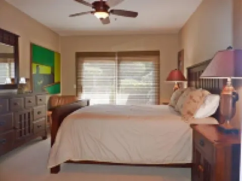 Ocean Views and Steps to Secluded Beach!