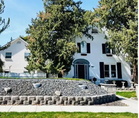 Beautiful home, historic property- downtown Nampa