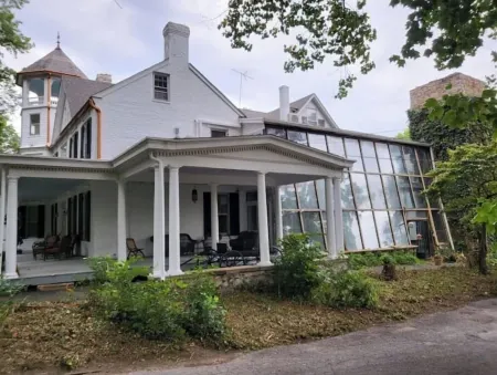 The Jarboe Suite on historic Manor House grounds!