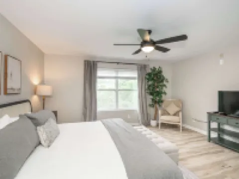 Poolside Paradise Near the Ark Hotels in Walton